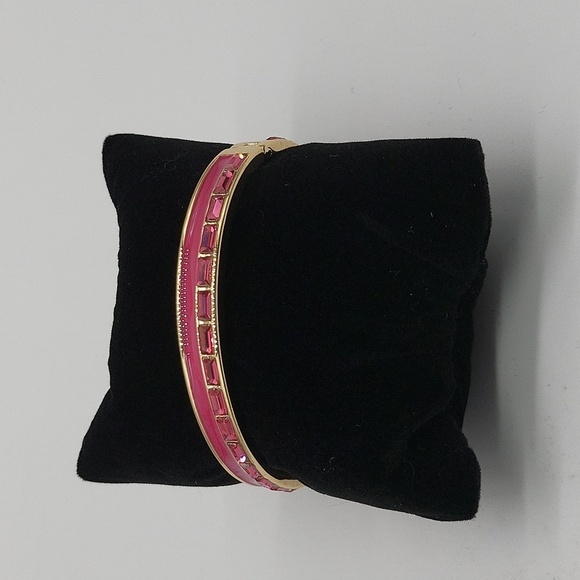 1768- Gold Tone Bangle Bracelet NWT - Picture 1 of 7